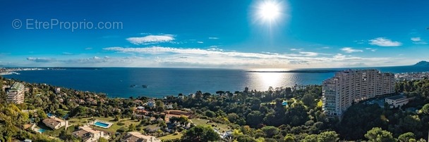 Appartement à VALLAURIS