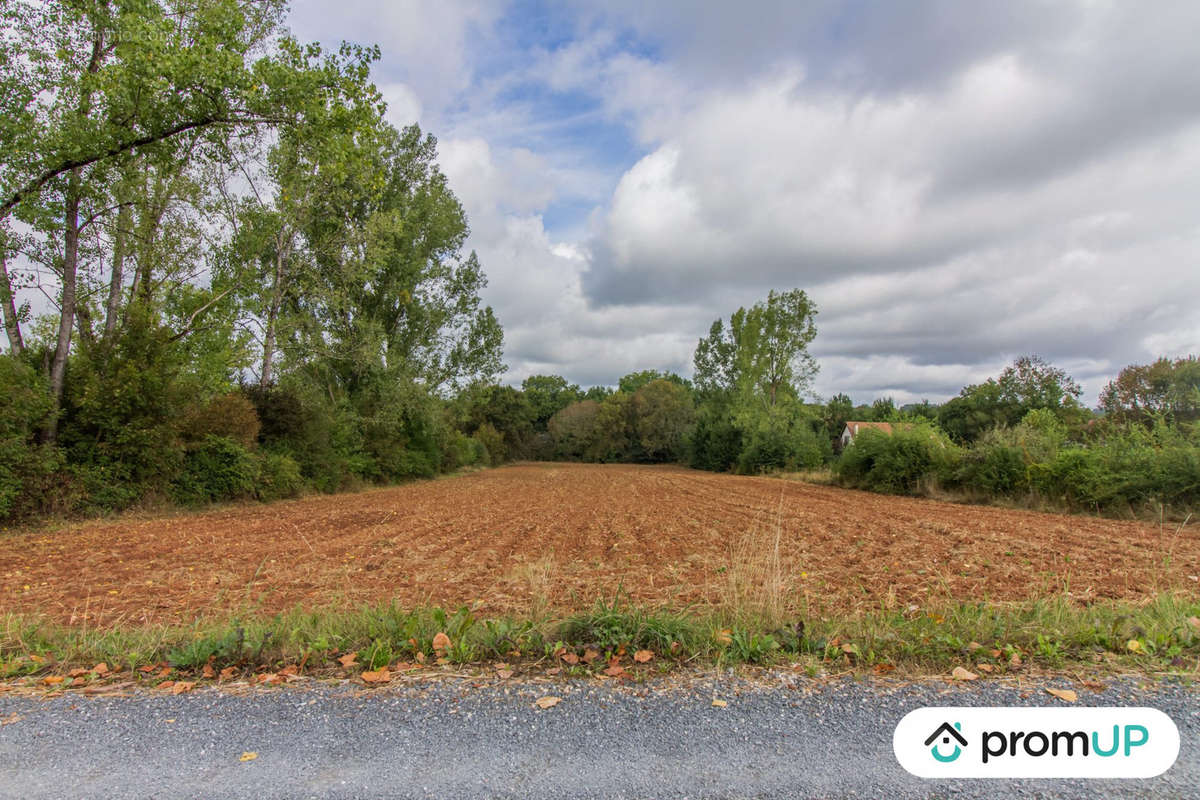 Terrain à CHERVEIX-CUBAS