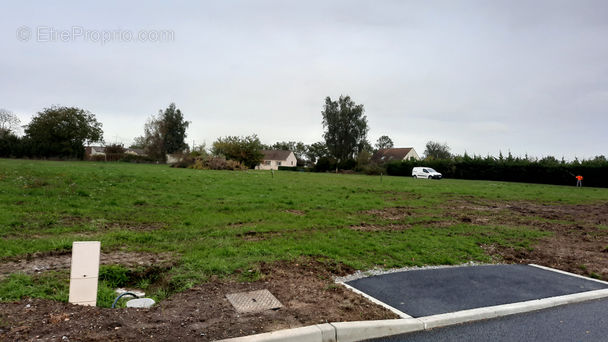 Terrain à LA FERE