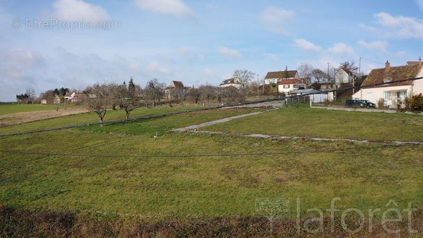 Terrain à BESSON