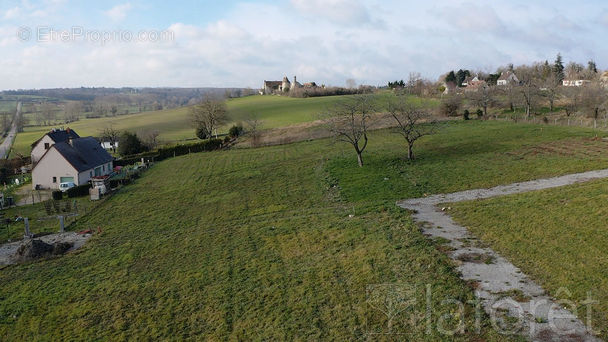 Terrain à BESSON