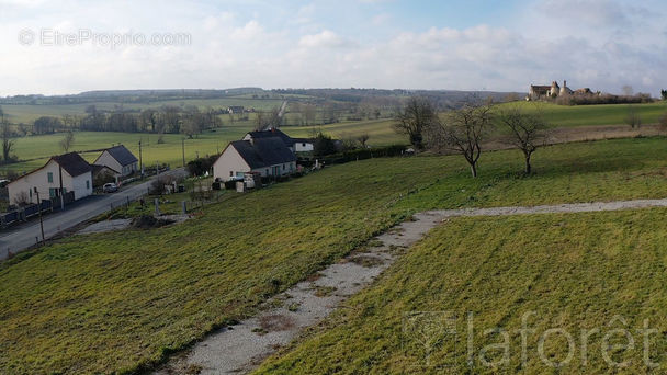 Terrain à BESSON