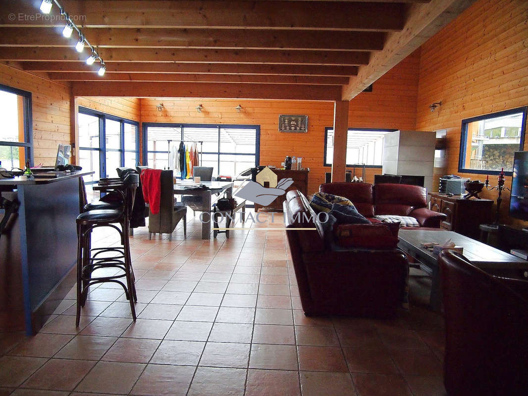 salon/salle à manger - Maison à MALGUENAC