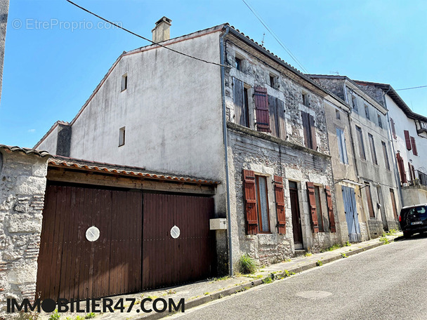 Maison à MONCLAR