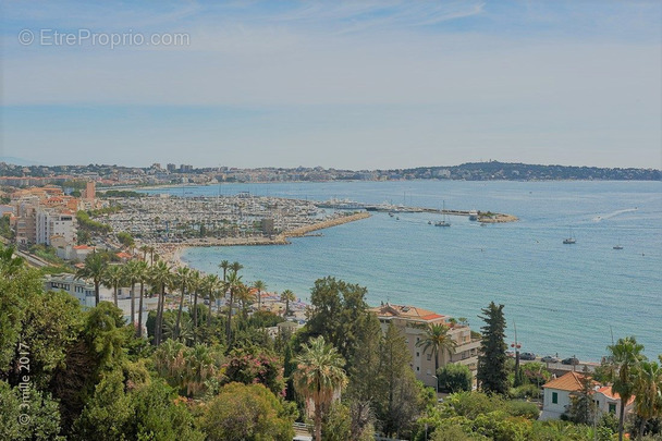 Appartement à VALLAURIS