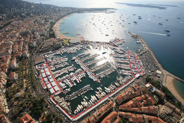 Autre à CANNES