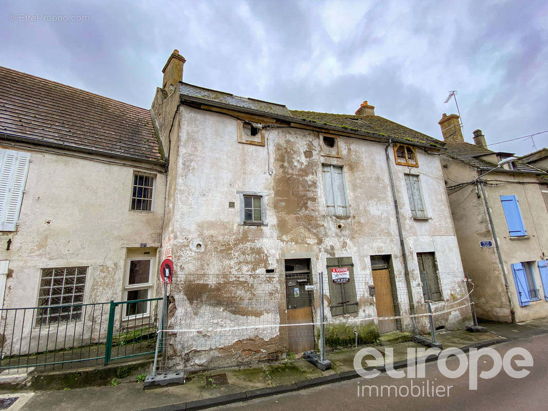 Maison à AVALLON