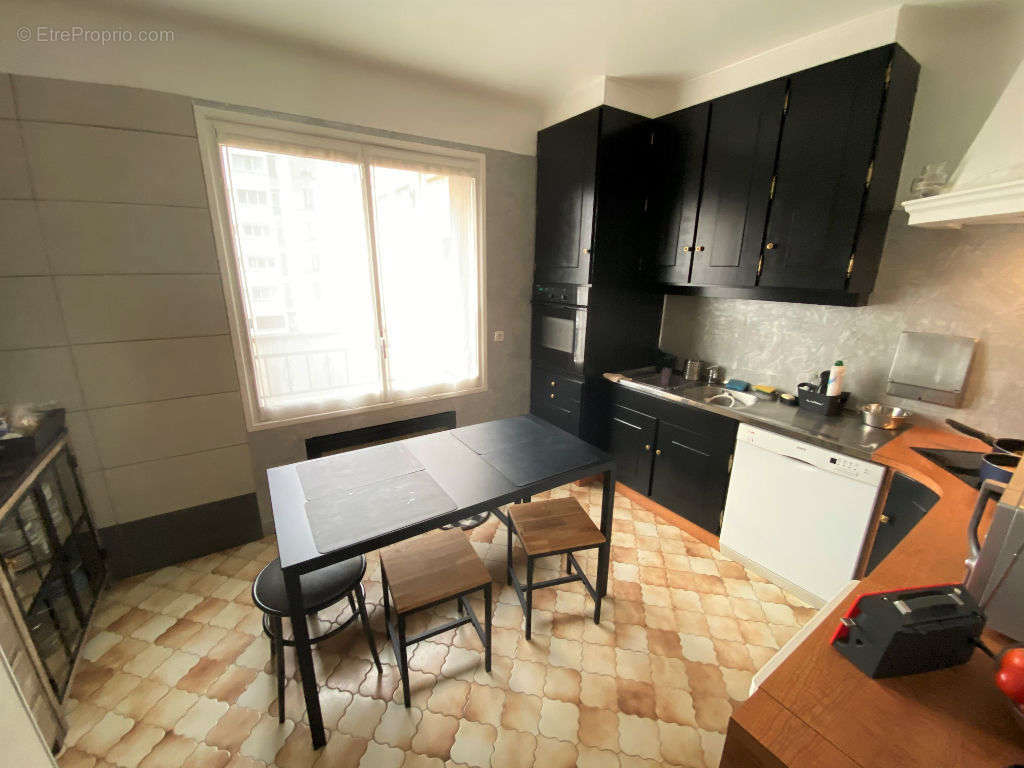 Appartement à CHARENTON-LE-PONT