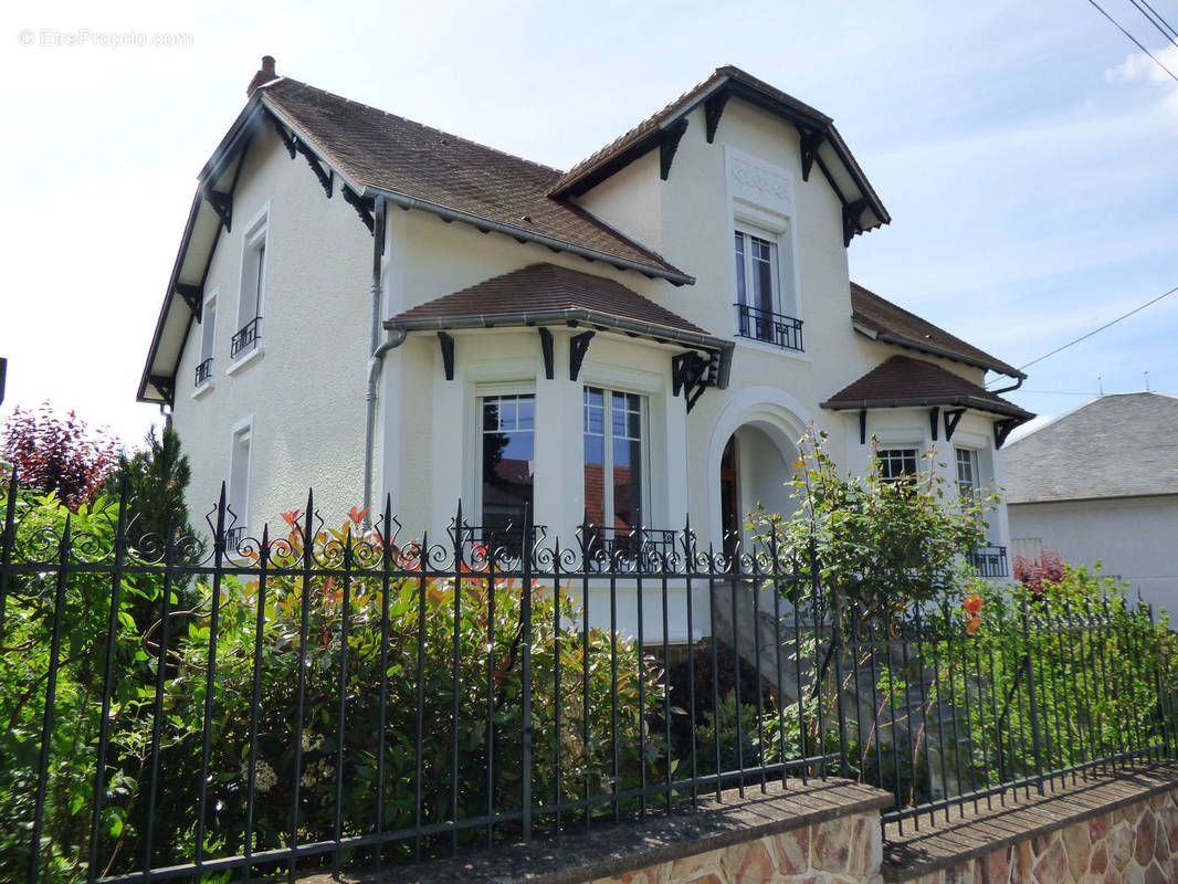 Maison à NERIS-LES-BAINS