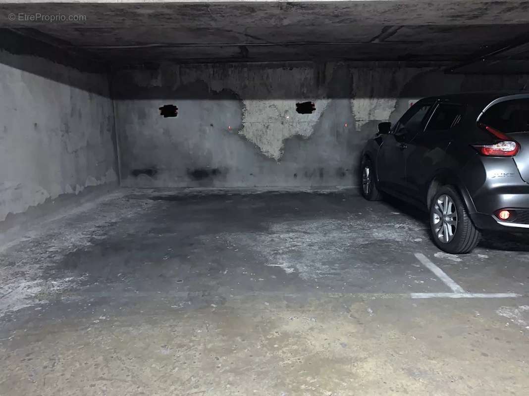 Parking à PARIS-20E