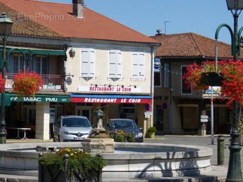 F1 - Commerce à TRIE-SUR-BAISE