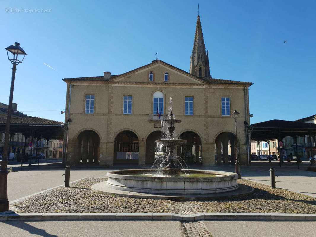 le coin fountain mairie - Commerce à TRIE-SUR-BAISE