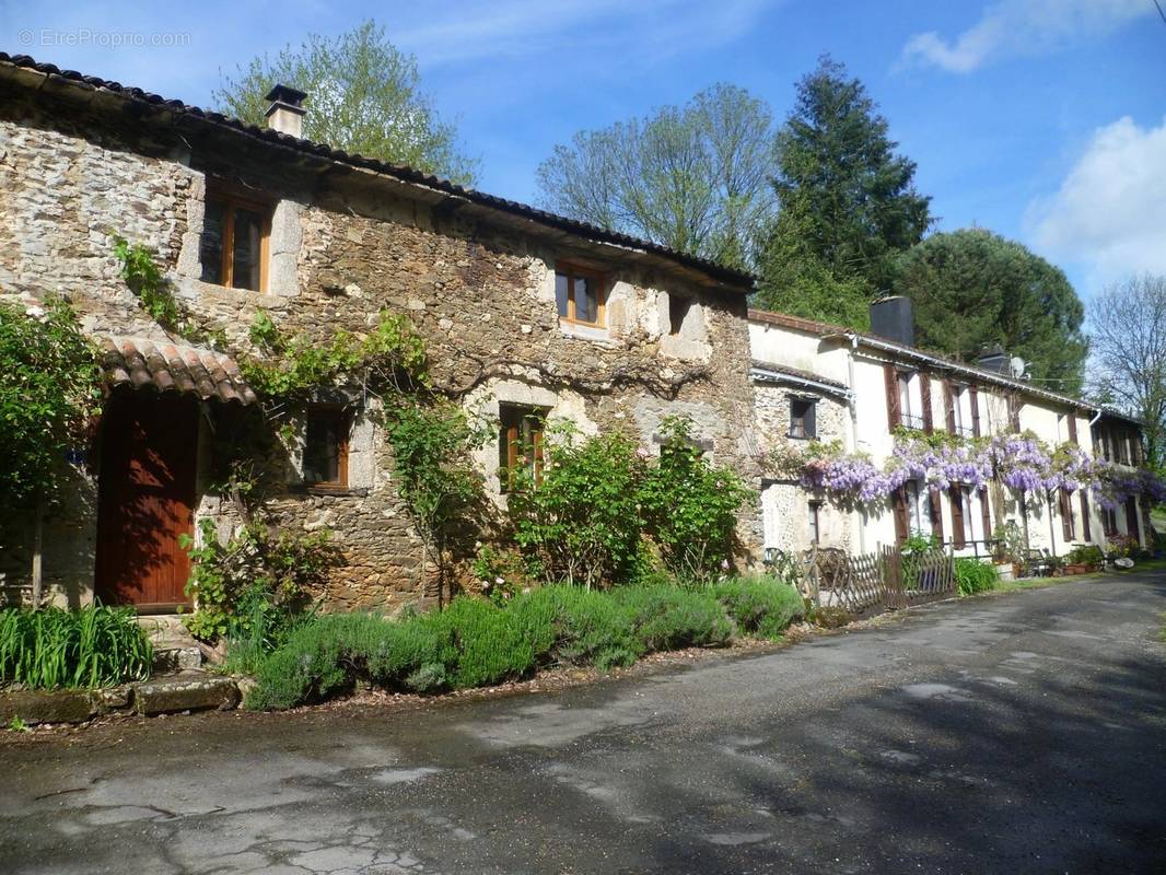 Maison à VERNOUX-EN-GATINE