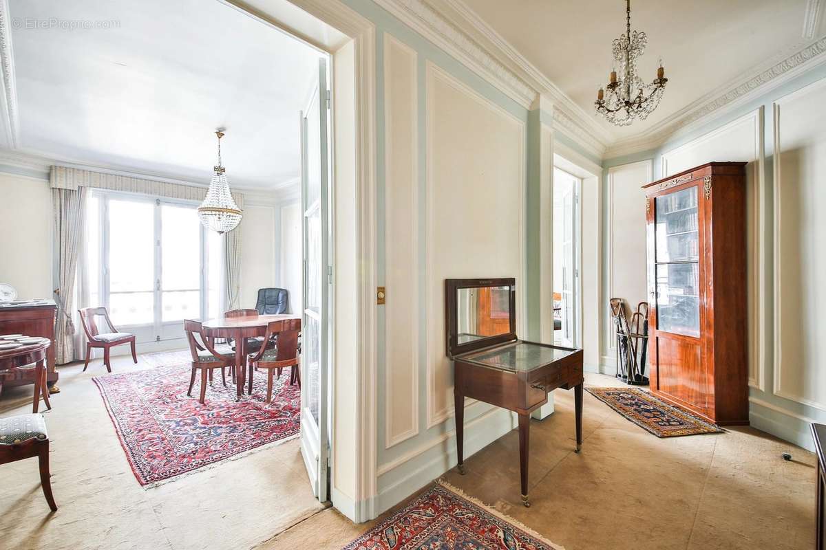 Appartement à PARIS-16E