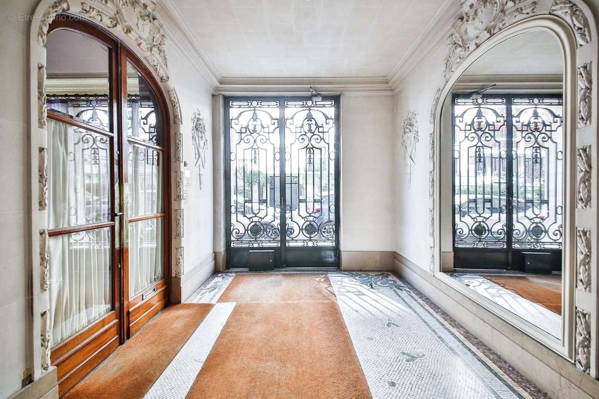 Appartement à PARIS-16E