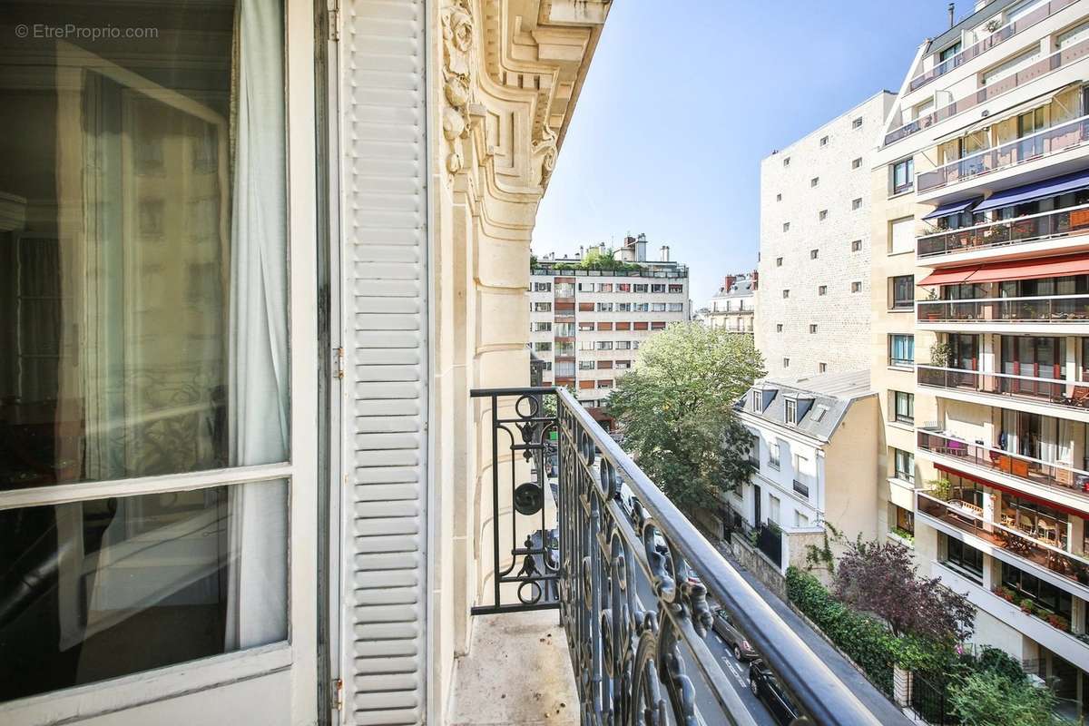 Appartement à PARIS-16E