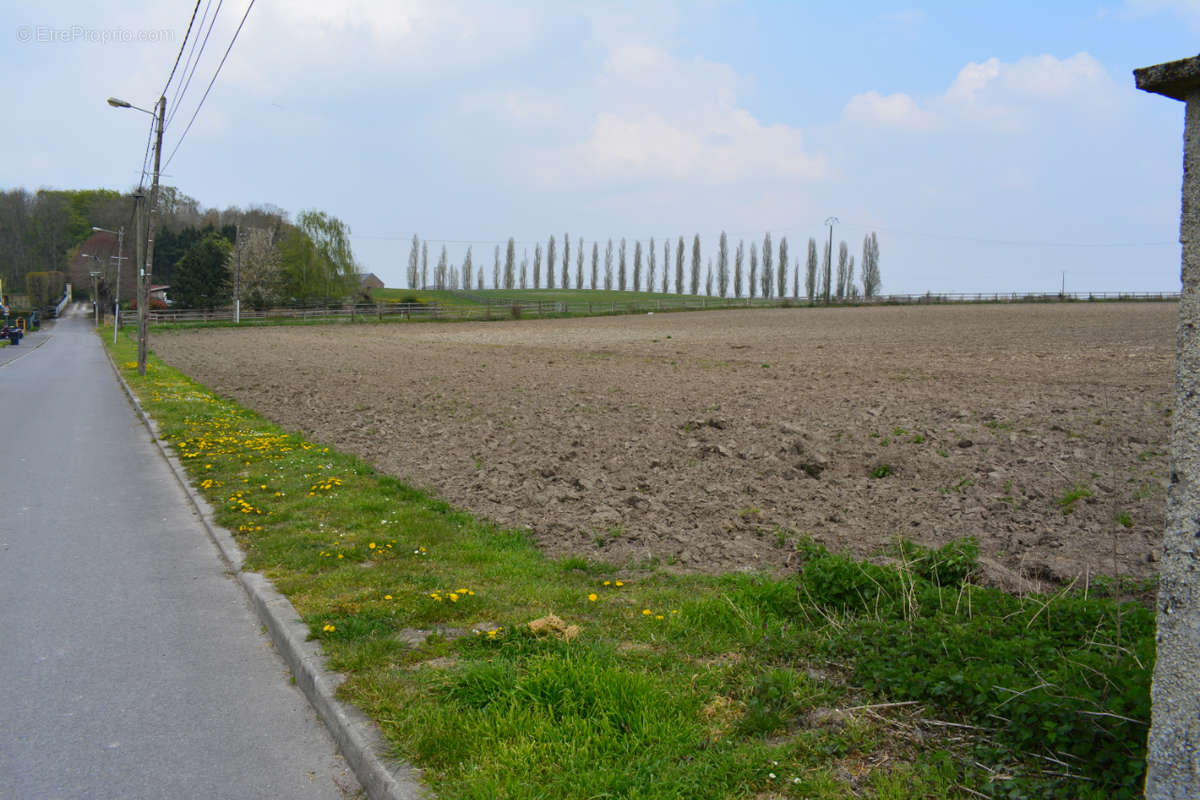 Terrain à DANIZY