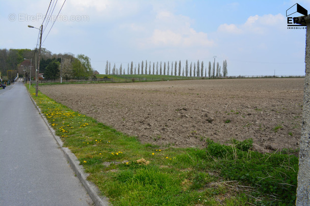 Terrain à DANIZY