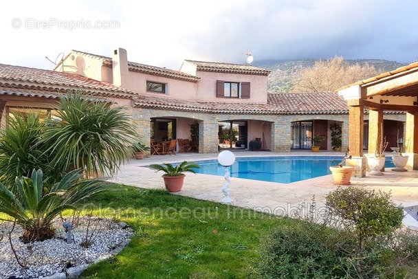 Maison à TOURRETTES-SUR-LOUP