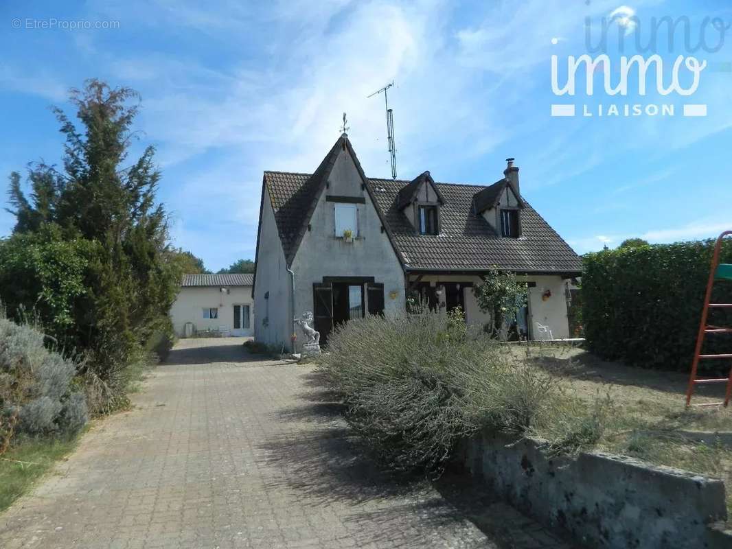 Maison à LIGNIERES