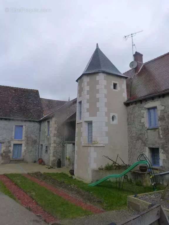 Maison à SAINT-GENOU