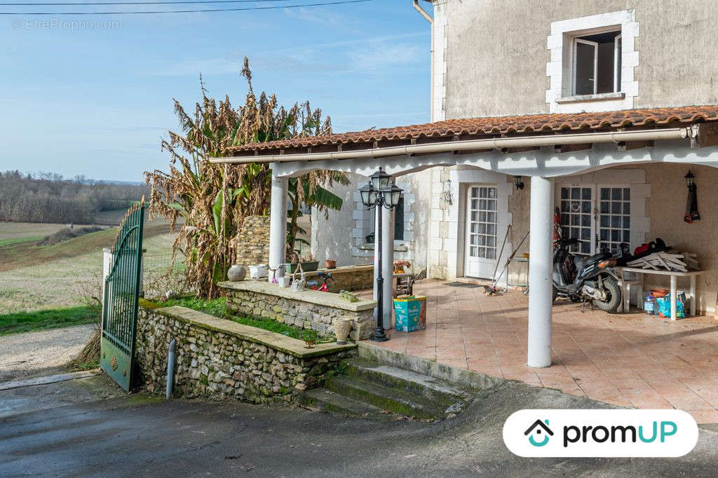 Maison à LEGUILLAC-DE-CERCLES