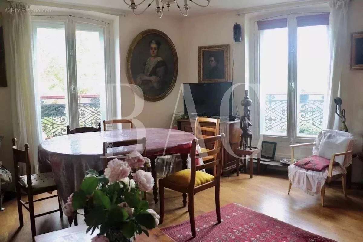 Appartement à PARIS-10E