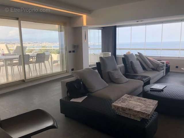 Appartement à VILLENEUVE-LOUBET