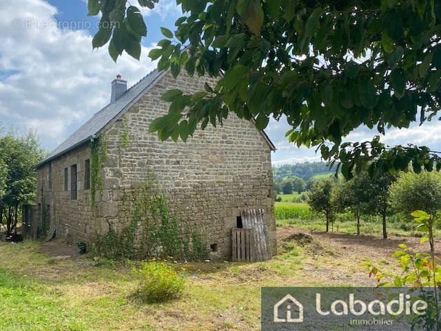 Maison à SAINT-GERMAIN-DE-TALLEVENDE-LA-LANDE-VAUMONT