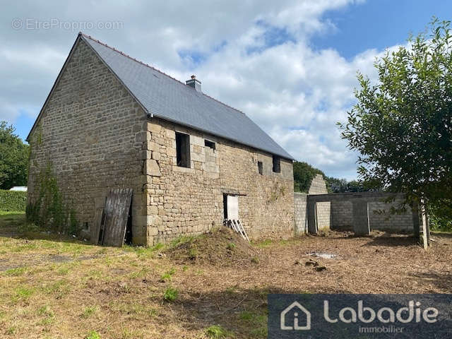 Maison à SAINT-GERMAIN-DE-TALLEVENDE-LA-LANDE-VAUMONT