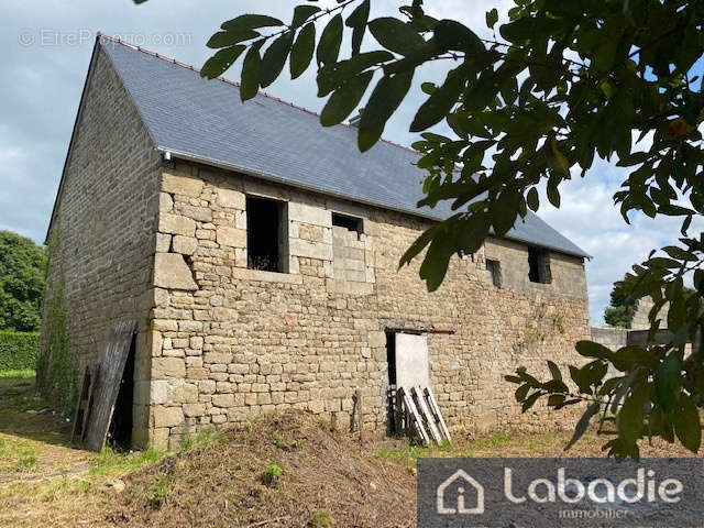 Maison à SAINT-GERMAIN-DE-TALLEVENDE-LA-LANDE-VAUMONT