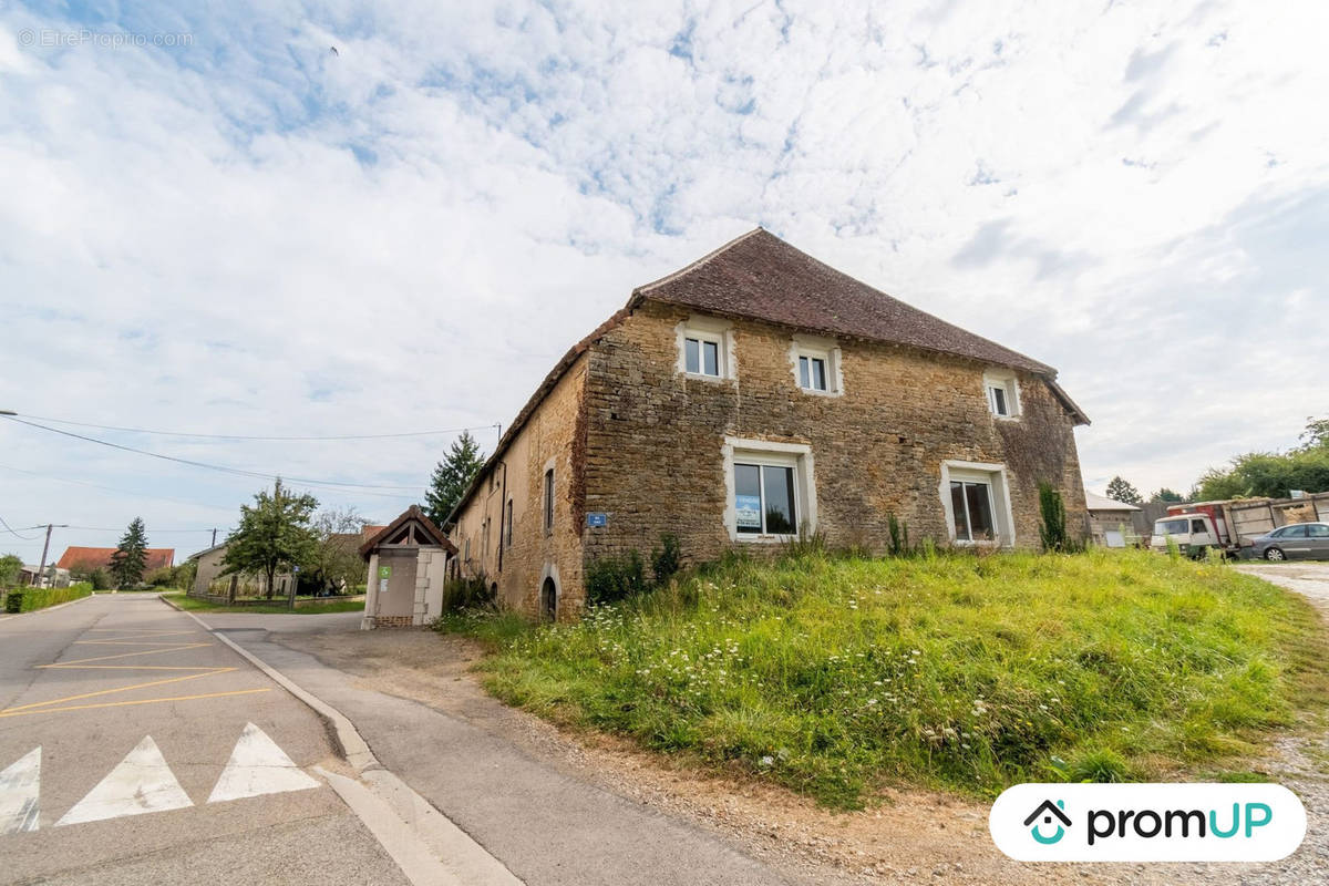 Maison à BERSAILLIN