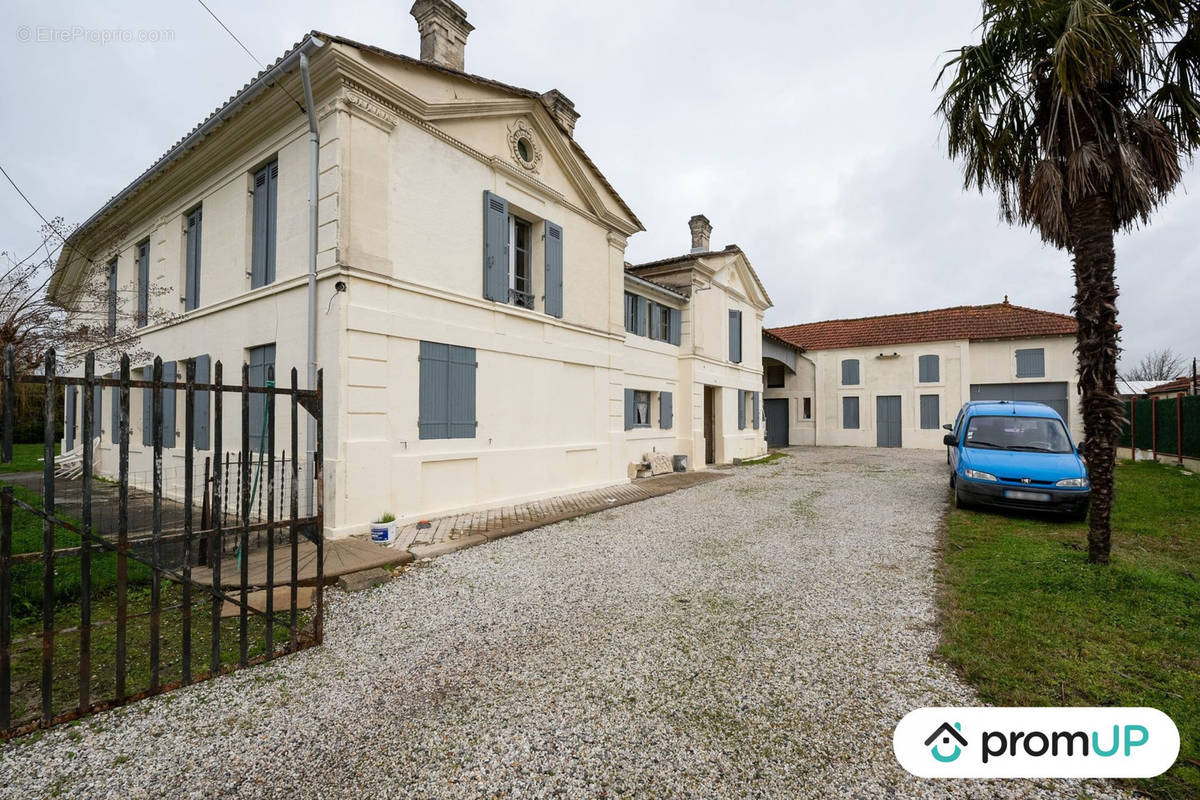 Maison à SAINT-CHRISTOLY-DE-BLAYE