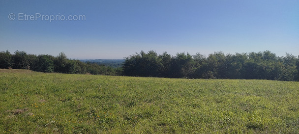 Terrain à MARCILLAC-SAINT-QUENTIN