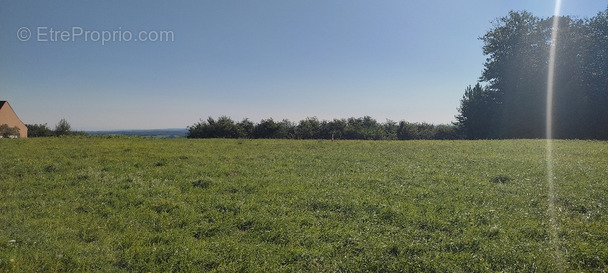 Terrain à MARCILLAC-SAINT-QUENTIN