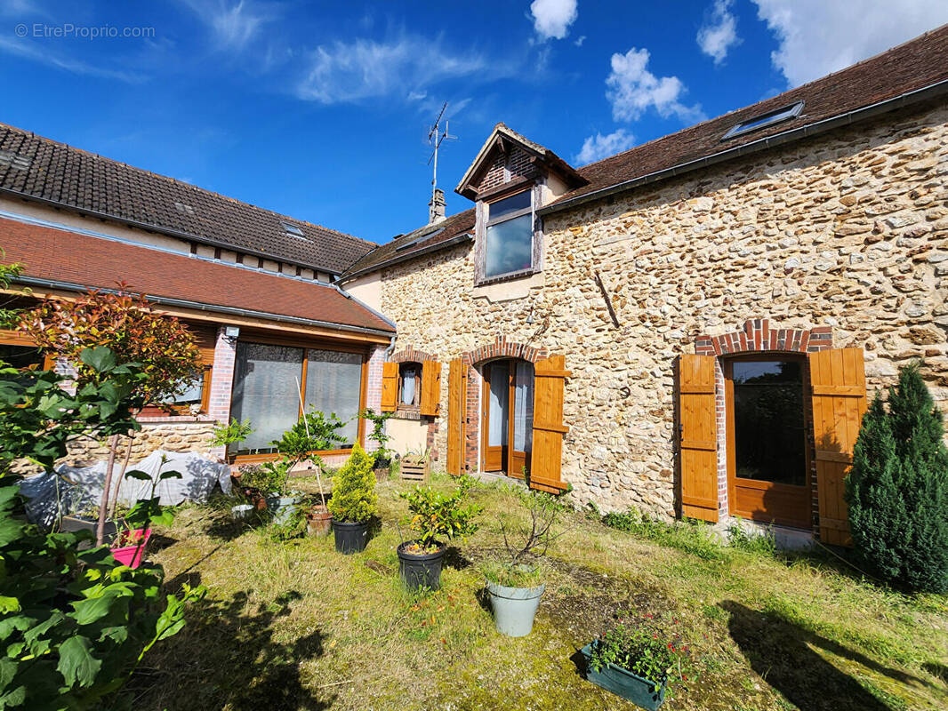 Appartement à EPERNON