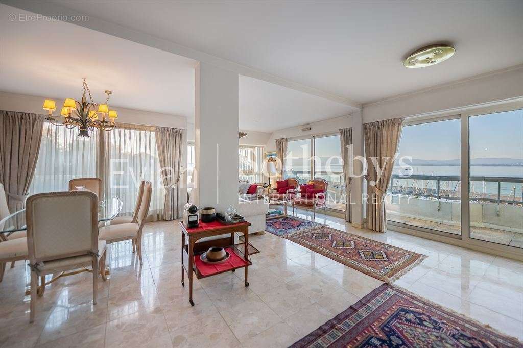 Appartement à EVIAN-LES-BAINS