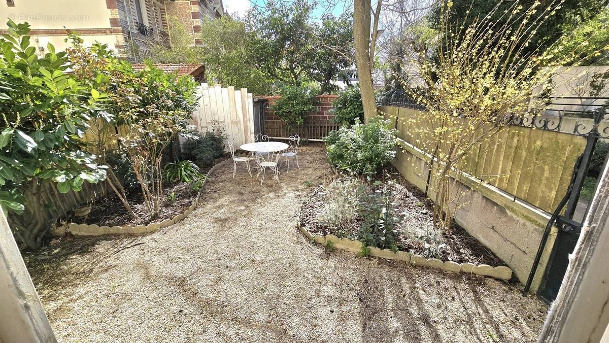 Appartement à LA GARENNE-COLOMBES