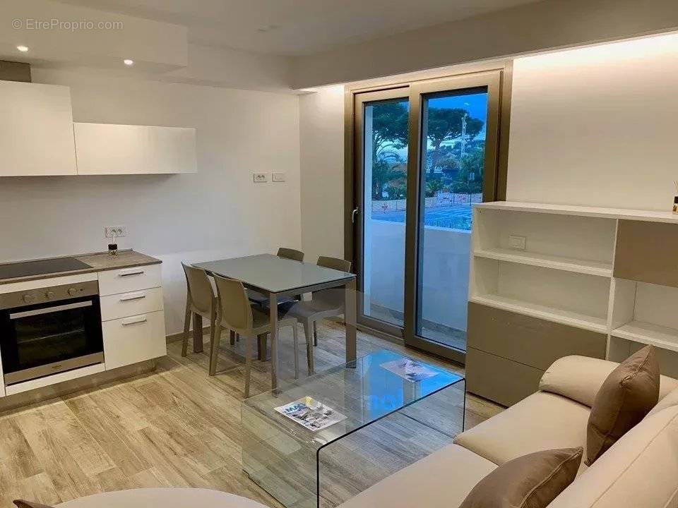 Appartement à ROQUEBRUNE-CAP-MARTIN