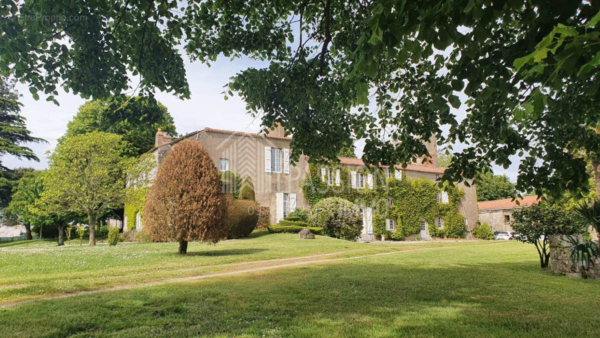 Maison à SAINT-CHRISTOPHE-DU-LIGNERON