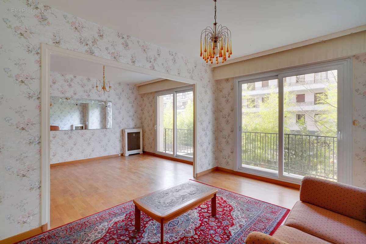 Appartement à NEUILLY-SUR-SEINE