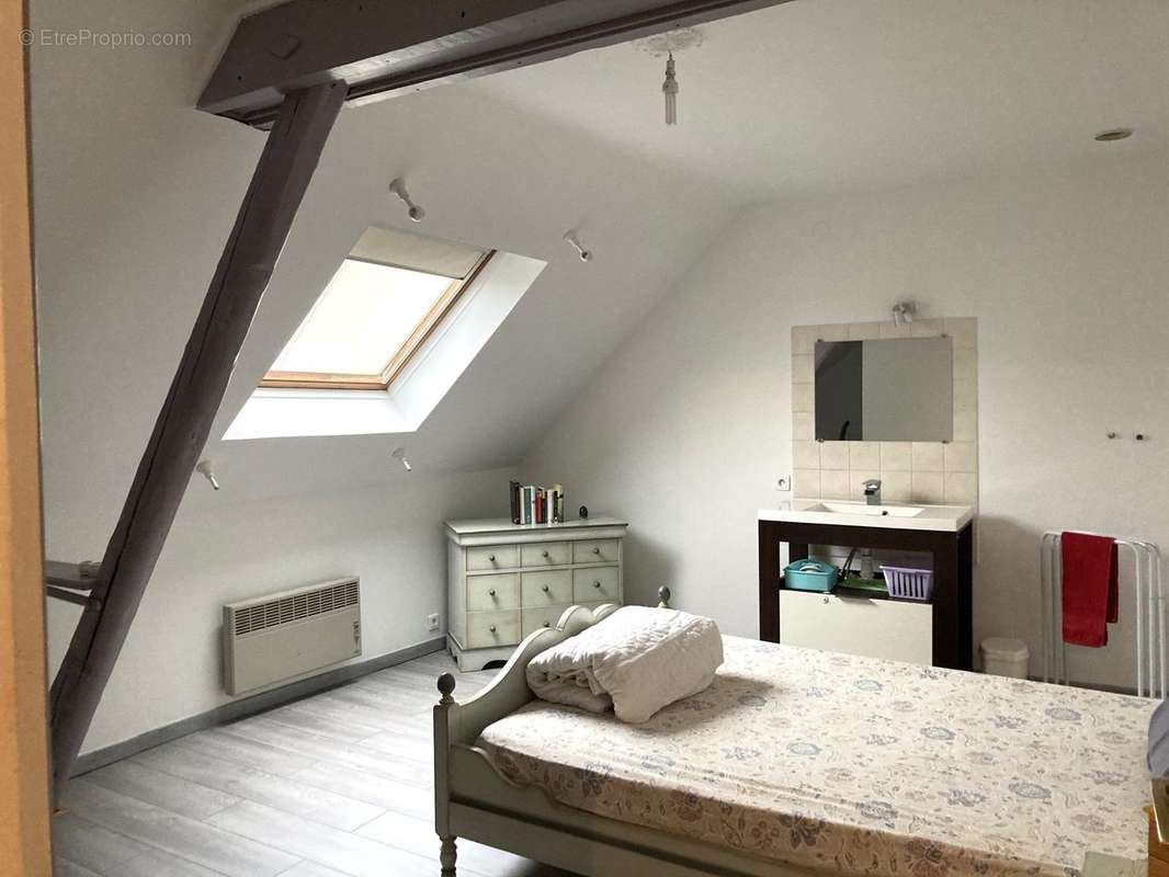 Chambre 2 - Appartement à SARREBOURG