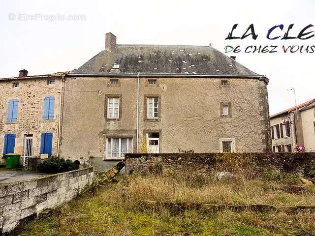 Maison à LA CHAPELLE-THIREUIL