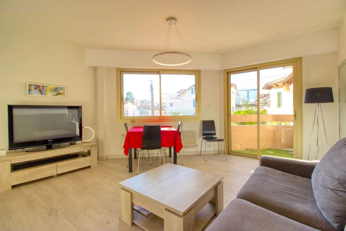 Appartement à VALLAURIS