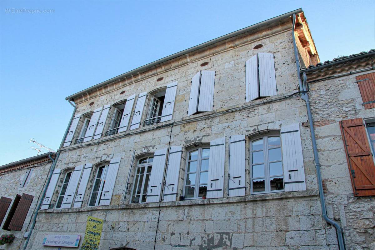 Maison à SAINT-CLAR