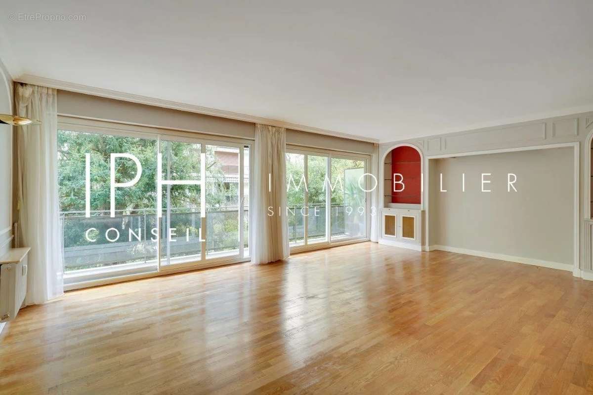 Appartement à NEUILLY-SUR-SEINE