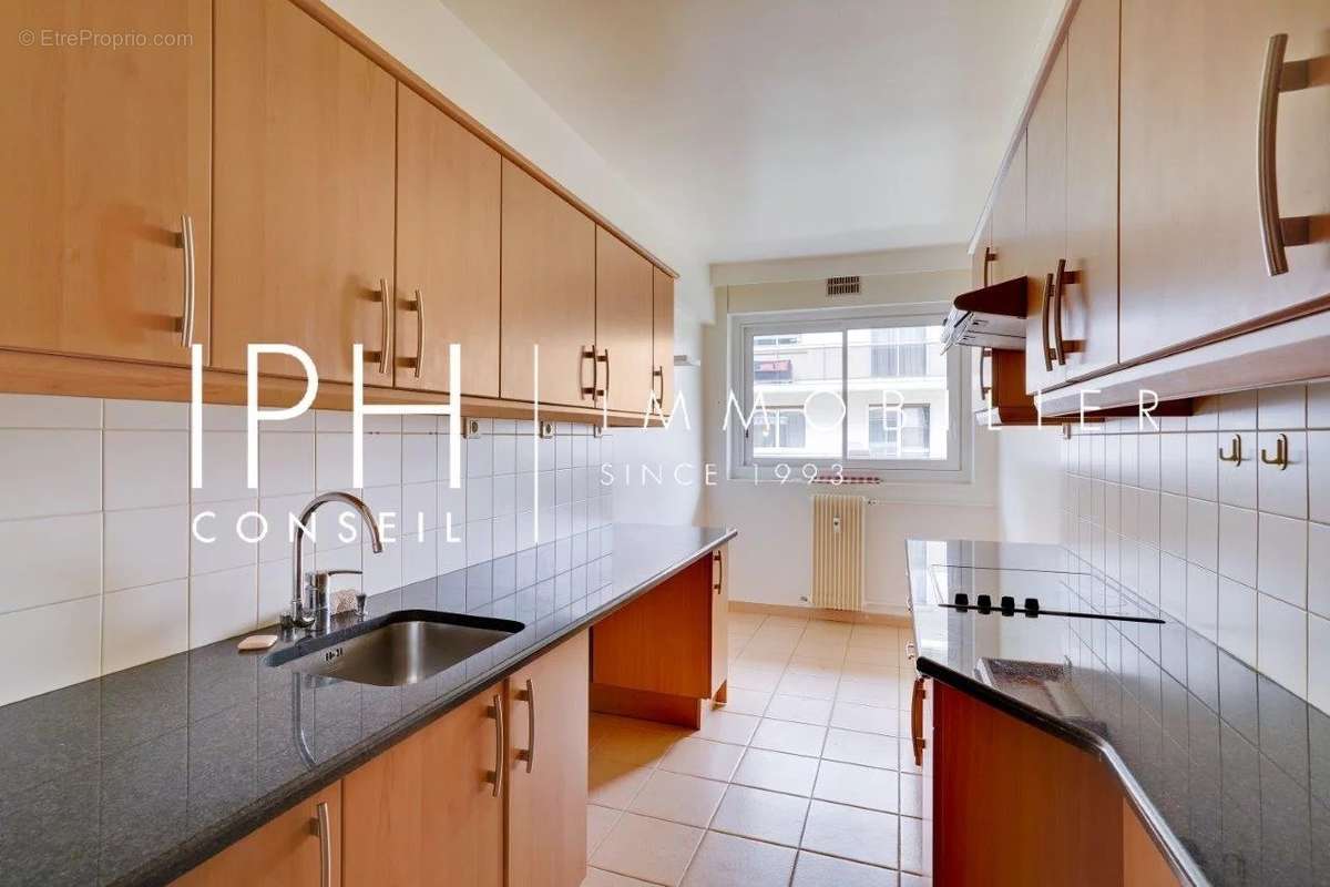 Appartement à NEUILLY-SUR-SEINE