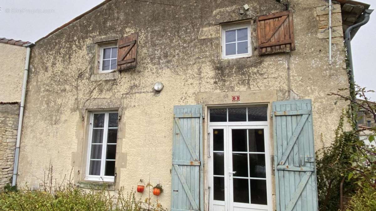 Façade avant - Maison à BLANZAY-SUR-BOUTONNE