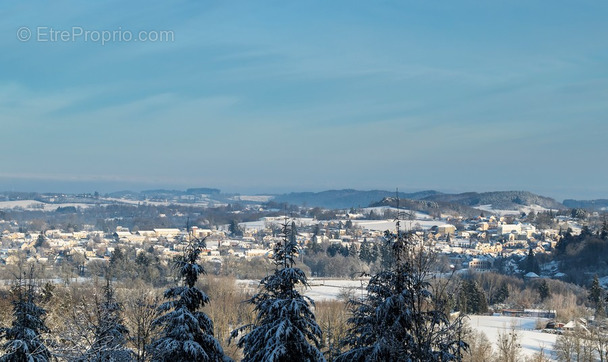 Appartement à LE MAYET-DE-MONTAGNE