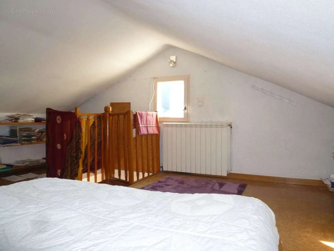 Appartement à PUGET-THENIERS